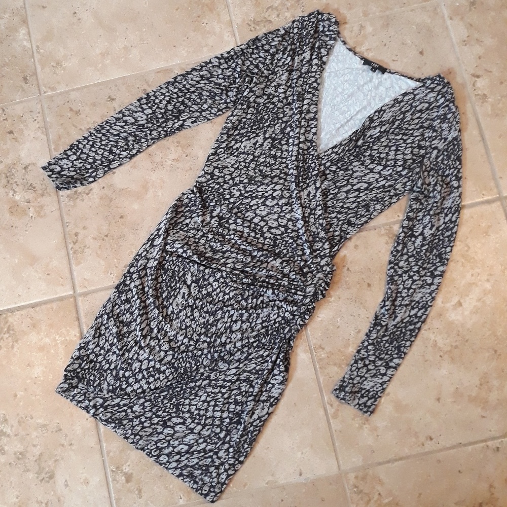 SALE 🐾 Mock Wrap Dress Small